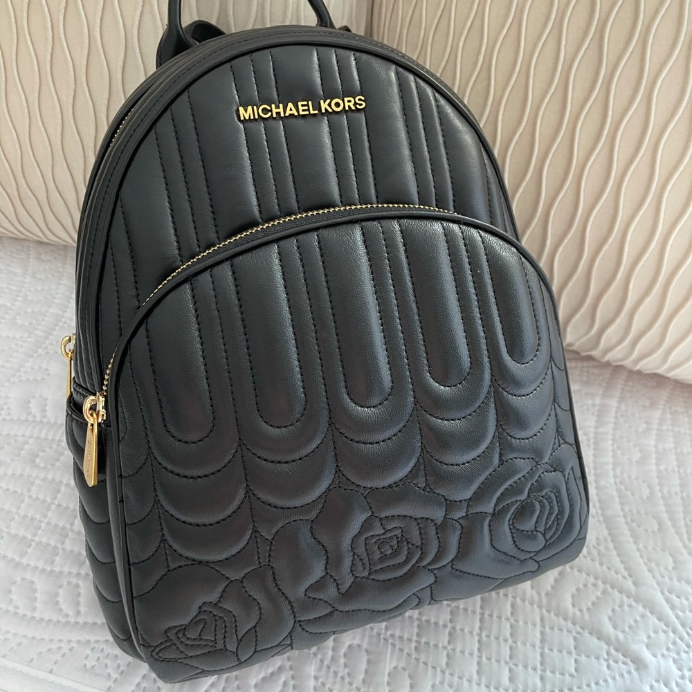 Micheal Kors MD Abbey Backpack Black Flora